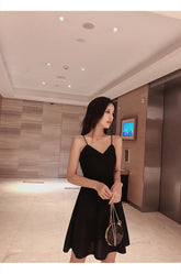 Schwarzes elegantes sexy schmales Spaghetti-Kleid